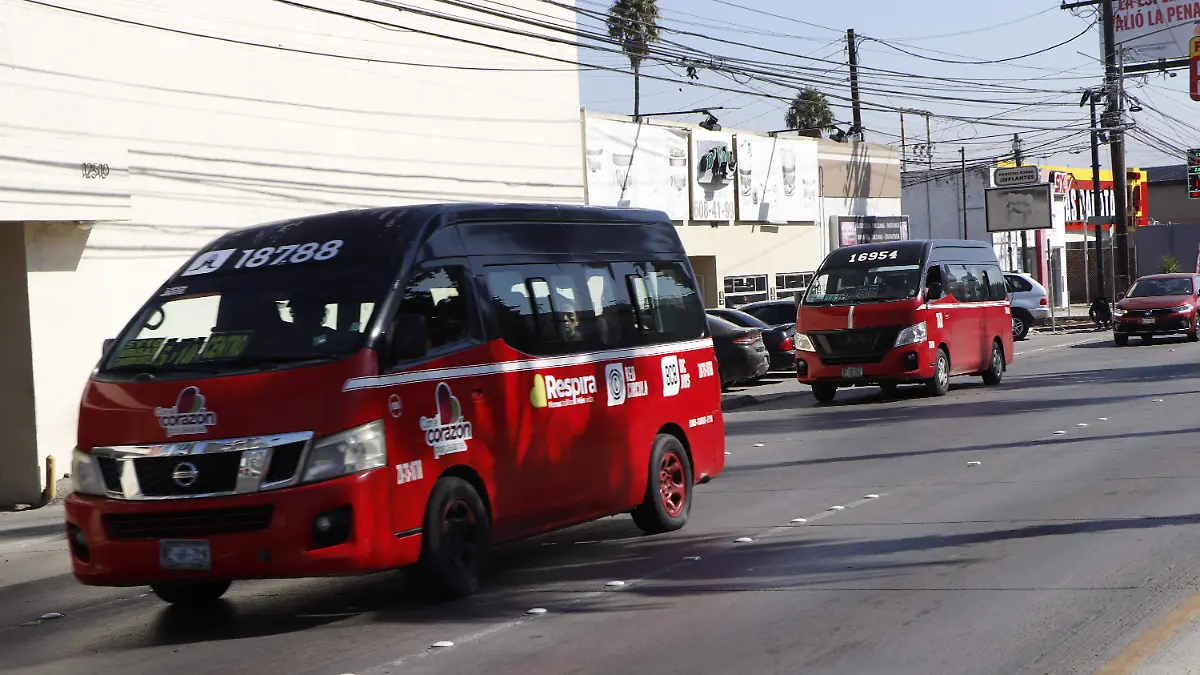 11-cl-taxis rojo y negro en bulevar (4)